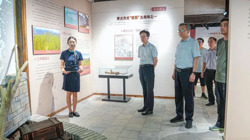 钟小明深入我县调研